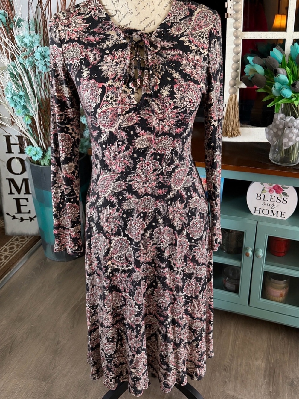 Xhilaration Black and Apricot Paisley Long Sleeve Midi Dress Medium
